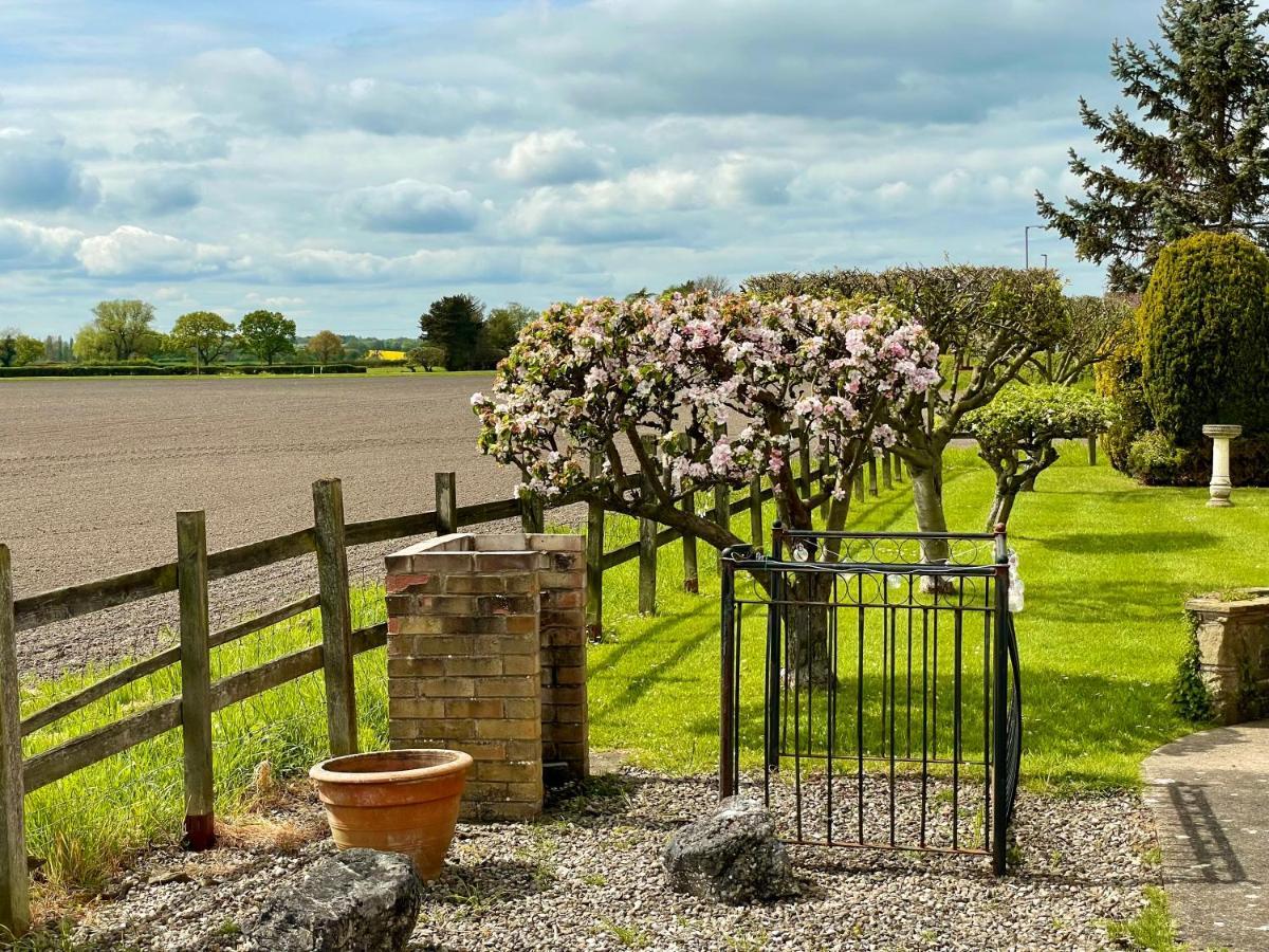 The Cottage York Bagian luar foto
